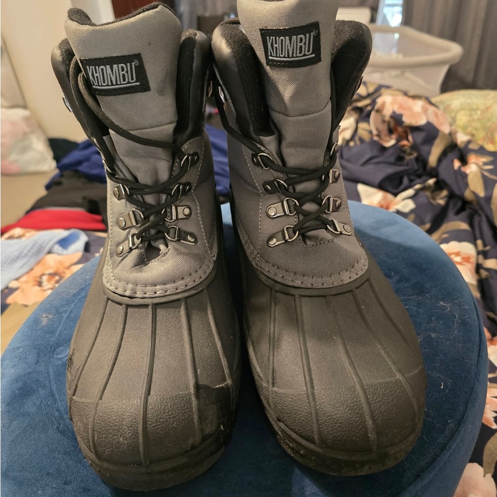 Khombu Charcoal and Black Snow Boots